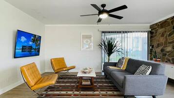 Deluxe Apartment | Living area