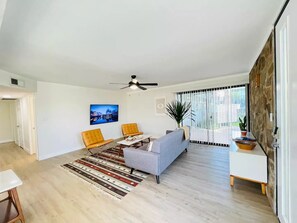 Deluxe Apartment | Living area