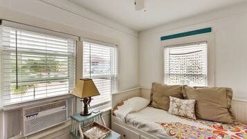 Hus – standard, 3 soverom, kjøkken, ved stranden | Wi-fi (inkludert) og sengetøy