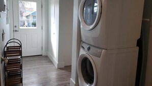 House, 4 Bedrooms, Balcony | Laundry - Sea Esta (Galveston)