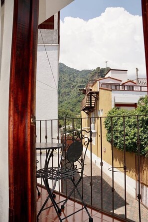 View from property - Posada Ali Tepoztlan by Rotamundos (Tepoztlán)