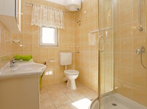 Shower, hair dryer, towels - Apartments Villa Senija - Three Bedroom Apartment with Terrace and Sea View (Blato)