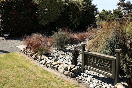Property grounds. AHAVA B&B Luxurious, private, wheelchair friendly apartment; breakfast included.