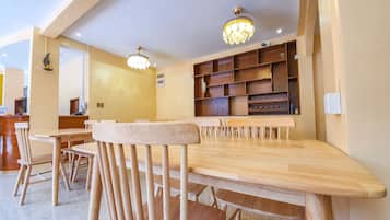 Daily cooked-to-order breakfast for a fee