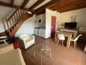 TV - Seignosse Ocean, semi-detached villa, 150m from the beach, with parking space and shared pool, 4... (SEIGNOSSE)