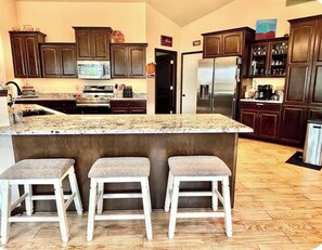 Fridge, microwave, oven, stovetop - Rolling Hills Retreat ~King Bed,Hot Tub, Pool Table,Themed Movie Room,Woods view (Manitowoc)