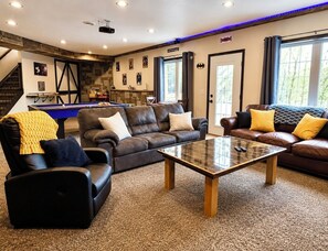 Smart-TV, Kamin, Videospiele, Netflix