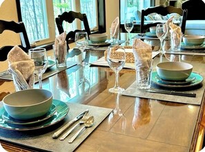 Dining - Rolling Hills Retreat ~King Bed,Hot Tub, Pool Table,Themed Movie Room,Woods view (Manitowoc)