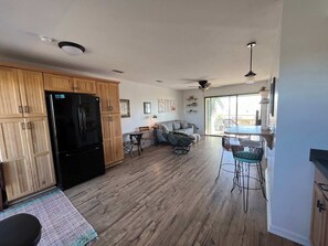 TV, offices - BOHO At The Beach, ocean views and pet friendly (Carolina Beach)