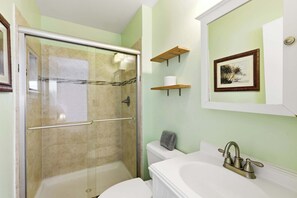 Shower, hair dryer - BOHO At The Beach, ocean views and pet friendly (Carolina Beach)