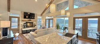 LAKEFRONT Mini-Resort Sleeps 32! Pool, hot tub, kayaks, fire pits, & more!