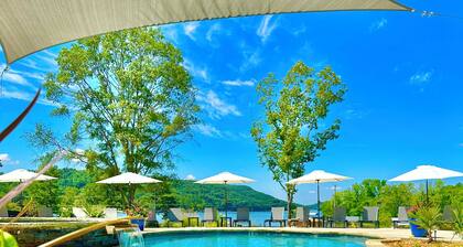 LAKEFRONT Mini-Resort Sleeps 32! Pool, hot tub, kayaks, fire pits, & more!