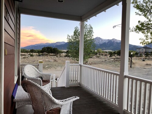 The Red Farmhouse at South Main welcomes you! Steps away from the River Trails!!