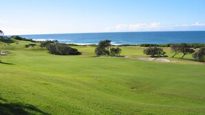 A golf course with a clear view of the ocean, sand bunkers, and a few trees. - 44 Oaks Avenue, No:4 (Long Jetty)