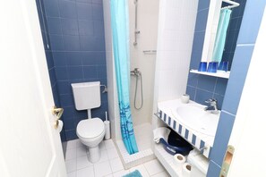 Dusj, hårføner og håndklær