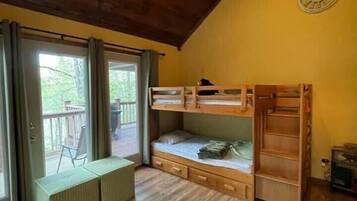 4 slaapkamers, een bureau, gratis wifi, beddengoed