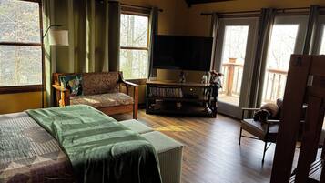 4 bedrooms, desk, free WiFi, bed sheets