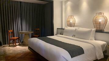 Suite Studio (Villa) | Minibar, coffres-forts dans les chambres, bureau