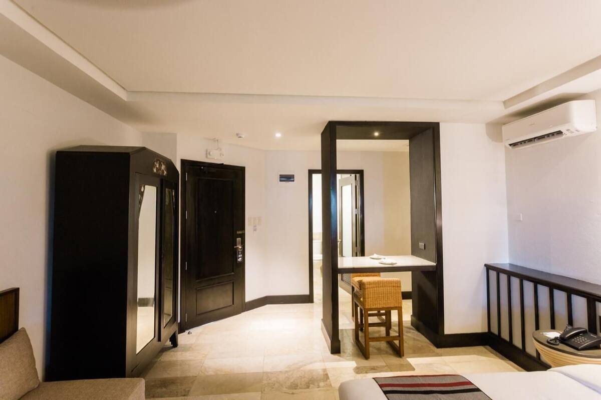 Suite estudio Premier, 1 habitación (Villa) | Minibar, caja fuerte, escritorio y espacio para trabajar con un portátil
