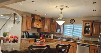 Experience nature's grandeur! Five bedroom retreat near Sequoia & Kings Canyons