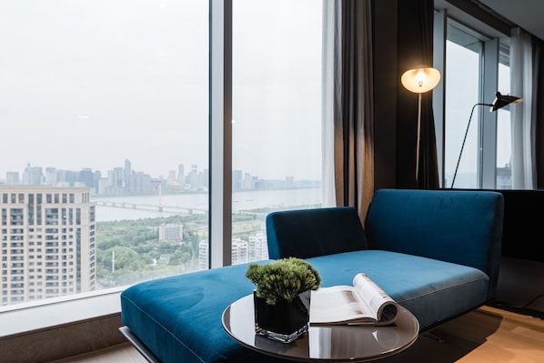 Minibar, desk, laptop workspace, blackout drapes