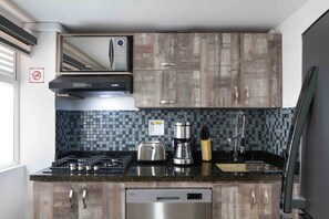 Refrigerador, microondas, parrilla de estufa y lavavajillas 