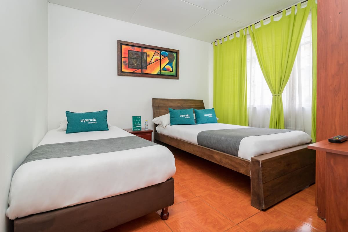 Ropa de cama hipoalergénica, escritorio, wifi gratis y ropa de cama