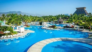 Piscine couverte, piscine extérieure