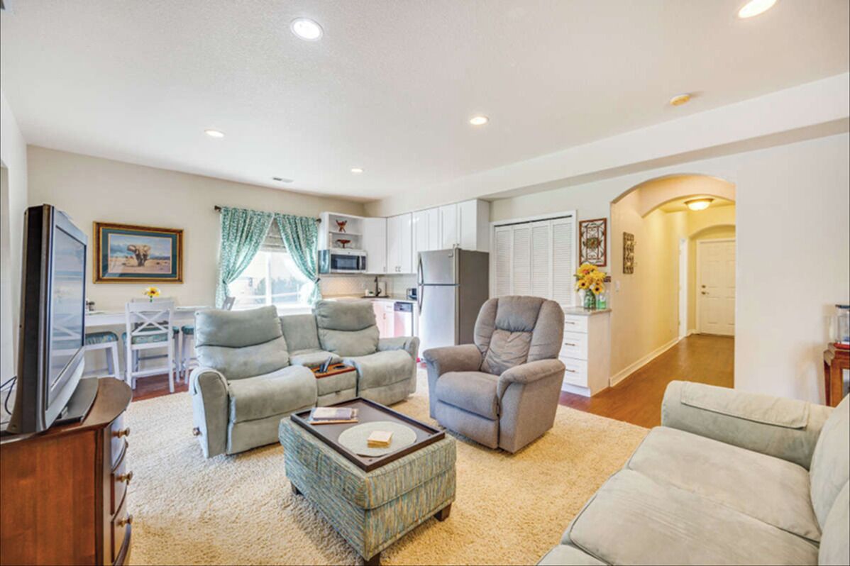 TV connectée, lecteur de DVD, livres, vidéothèque