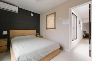 4 bedrooms - Japanese Style Villa ❤near Taisho station/7mins tram  to Namba/Free Parking (Osaka)