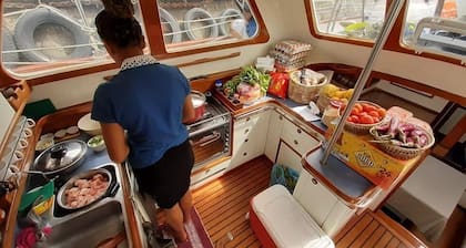 Kung Sailing Overwater Guesthouse