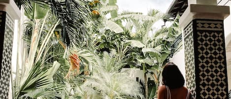 Außenpool, Liegestühle