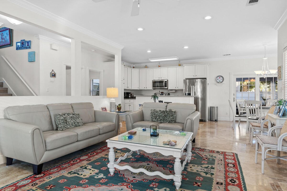Photo 8 of Private home in prestigious Crystal Beach. Steps to beach and Pool!!