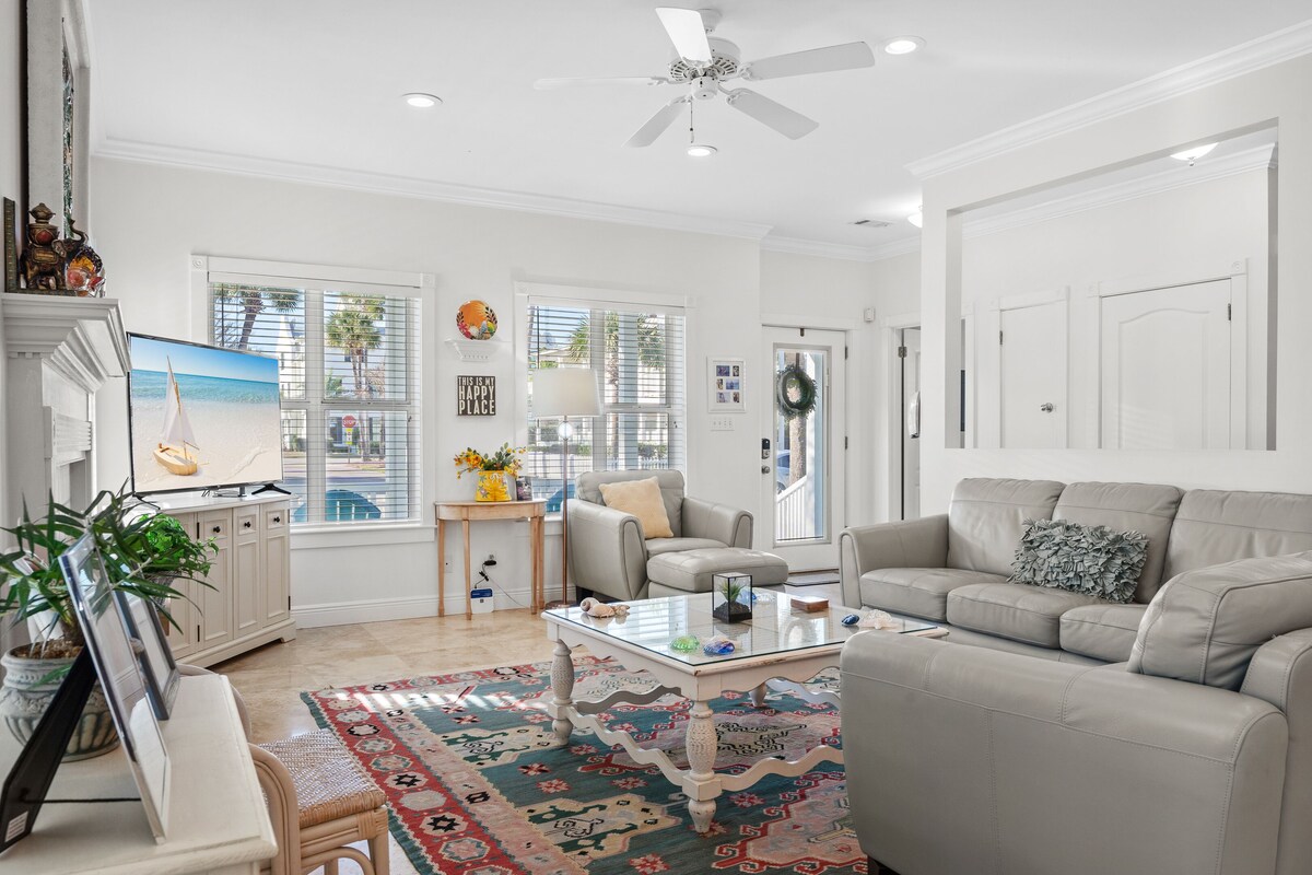 Photo 7 of Private home in prestigious Crystal Beach. Steps to beach and Pool!!