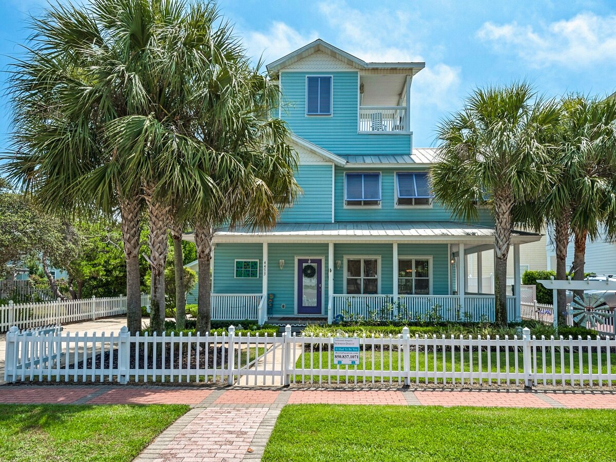 Private home in prestigious Crystal Beach. Steps to beach and Pool!!