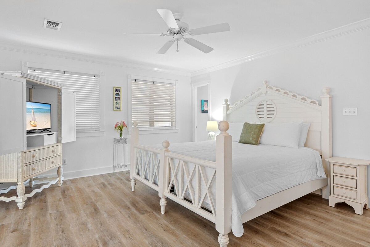 Photo 20 of Private home in prestigious Crystal Beach. Steps to beach and Pool!!