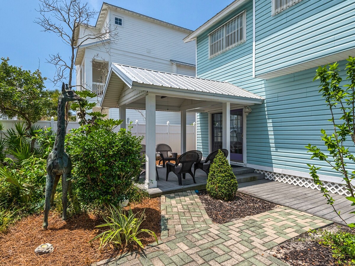 Photo 36 of Private home in prestigious Crystal Beach. Steps to beach and Pool!!