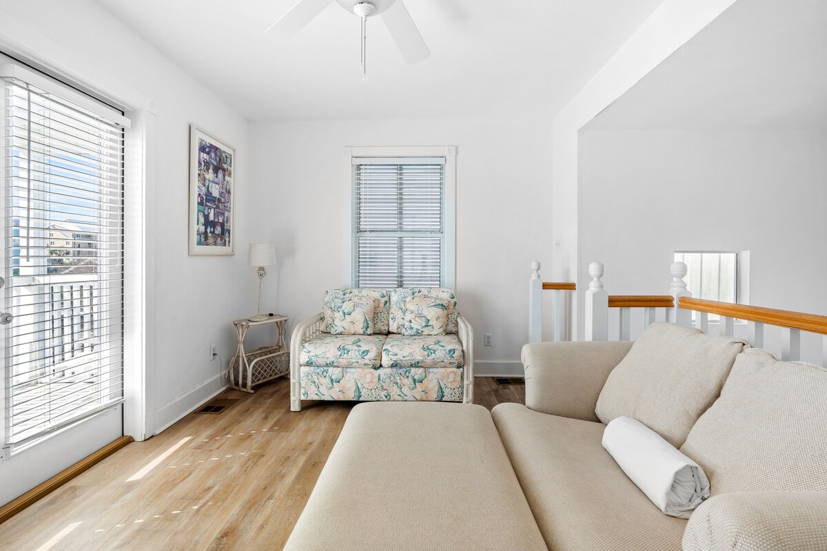 Photo 32 of Private home in prestigious Crystal Beach. Steps to beach and Pool!!