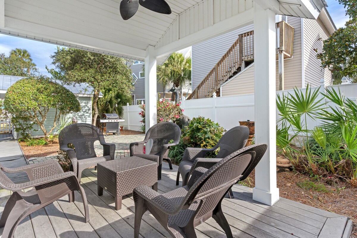 Photo 4 of Private home in prestigious Crystal Beach. Steps to beach and Pool!!
