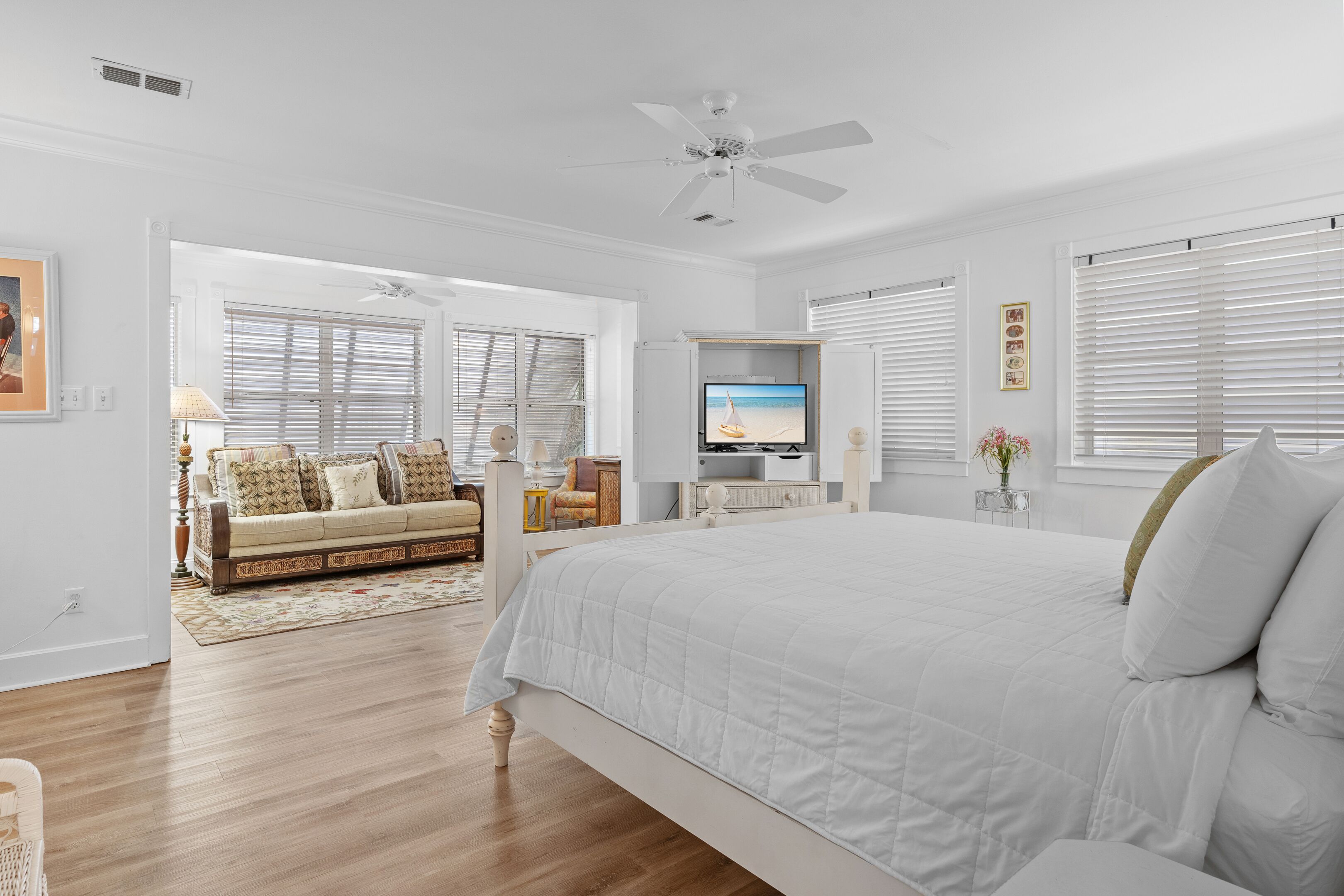 4 bedrooms, desk, iron/ironing board, free WiFi