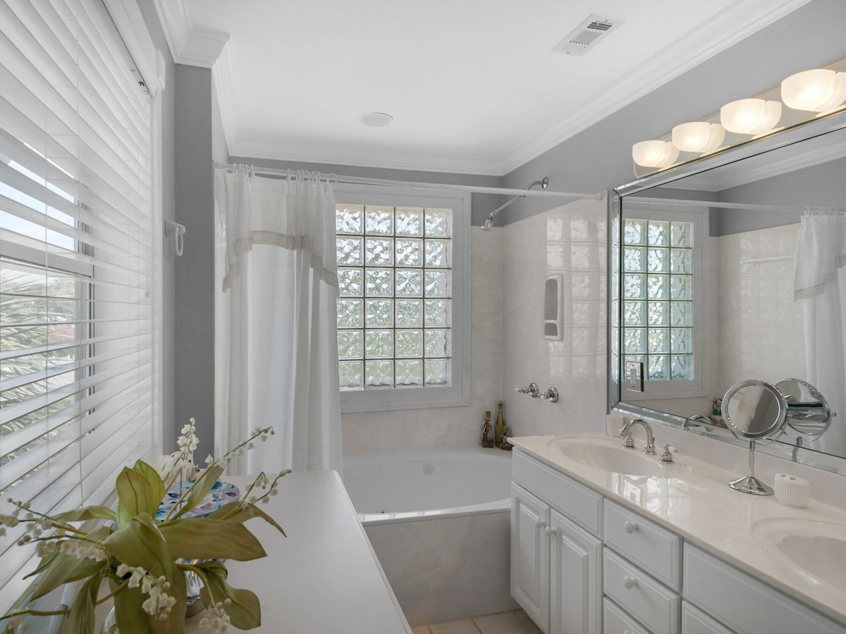 Photo 24 of Private home in prestigious Crystal Beach. Steps to beach and Pool!!