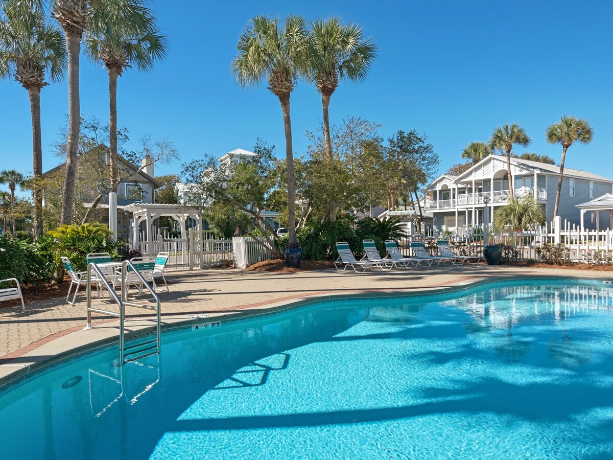 Photo 2 of Private home in prestigious Crystal Beach. Steps to beach and Pool!!
