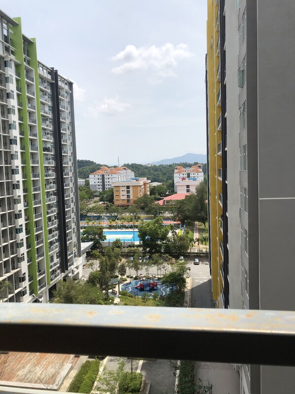 المنطقة المحيطة بالمنشأة