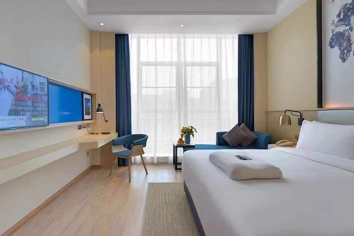 signature room | desk, laptop workspace, blackout curtains, soundproofing