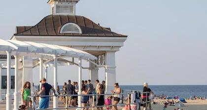 Entire house hosted by Timmy 5 guests · 2 bedrooms · 5 beds · 1 bath