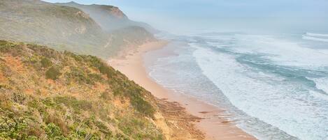 NĂ€ra stranden och vit sandstrand