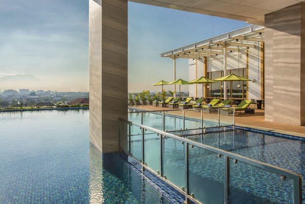 Terrace/patio - Swiss-Belhotel Solo (Surakarta)