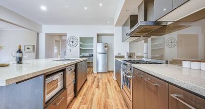 Stylish Luxe House for Big Group at Point Cook
