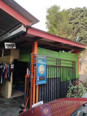 المنشأة من الداخل