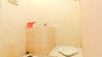 Shower, free toiletries, towels